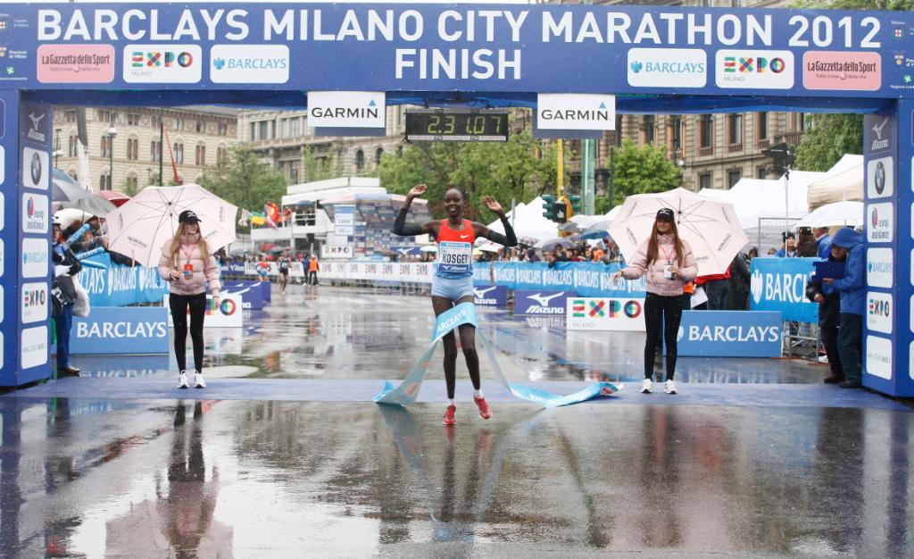 12a_BARCLAYS_MILANO_CITY_MARATHON - Kosgei Irene Jerotich vincitrice della Barclays Milano City Marathon 2012.jpg