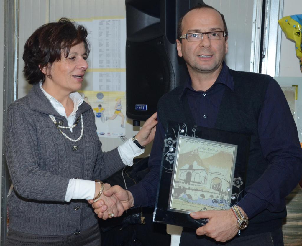 17o_Festa_Sociale_del_Golden - Turci premia Pracucci.JPG