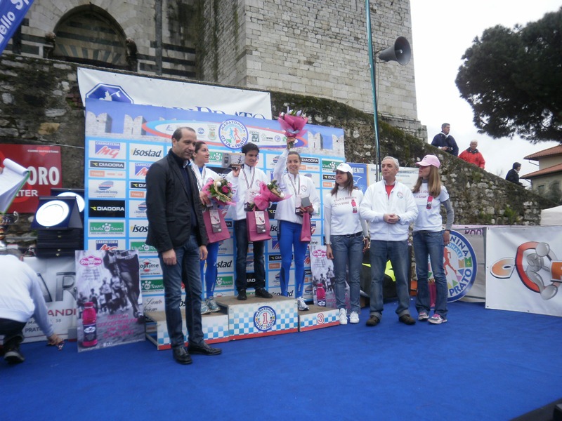 22o_Maratonina_di_Prato - Podio femminile.JPG