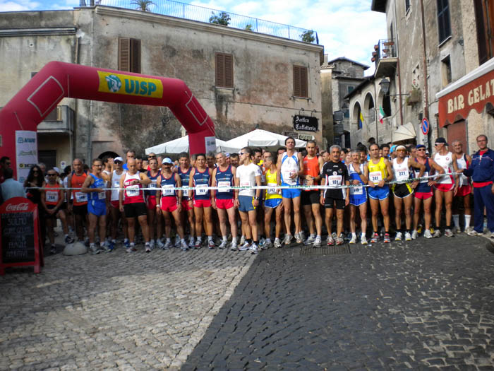 25o_Trofeo_Madonna_della_Vittoria_a_Sermoneta - Sermoneta 2010 partenza.jpg