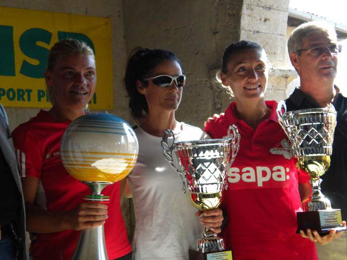 26a_edizione_del_Trofeo_Madonna_della_Vittoria - Sermoneta 2011 podio femminile.jpg