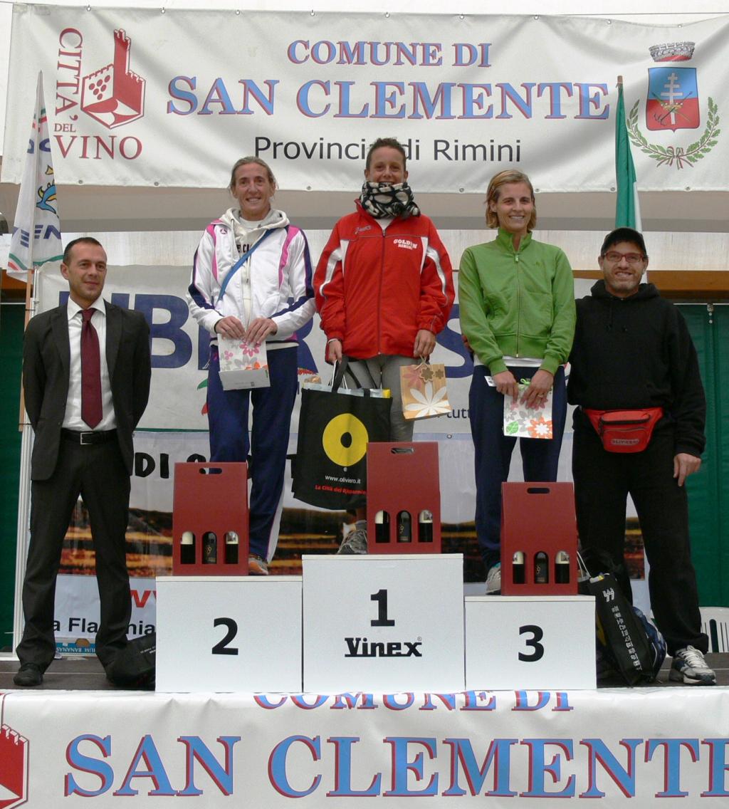 2a_Maratonina_del_Vino - podio donne vino 2011.JPG