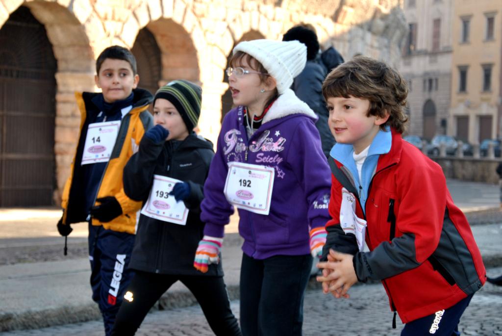 34o_MARCIA_DEL_GIOCATTOLO - bambini pronti al via.jpg
