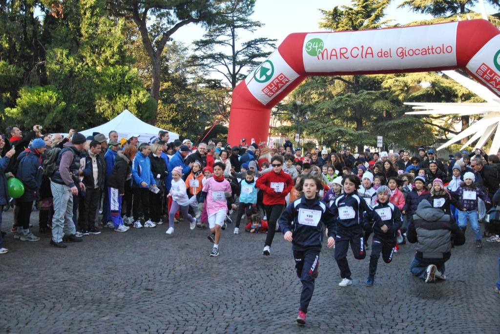 34o_MARCIA_DEL_GIOCATTOLO - Corsa dei bambini-partenza.jpg