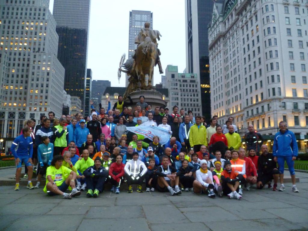 Aspettando_Maratona_di_New_York_2011 - gruppone born2run ingresso Central Park.jpg Aspettando_Maratona_di_New_York_2011 - gruppone born2run ingresso Central Park.jpg