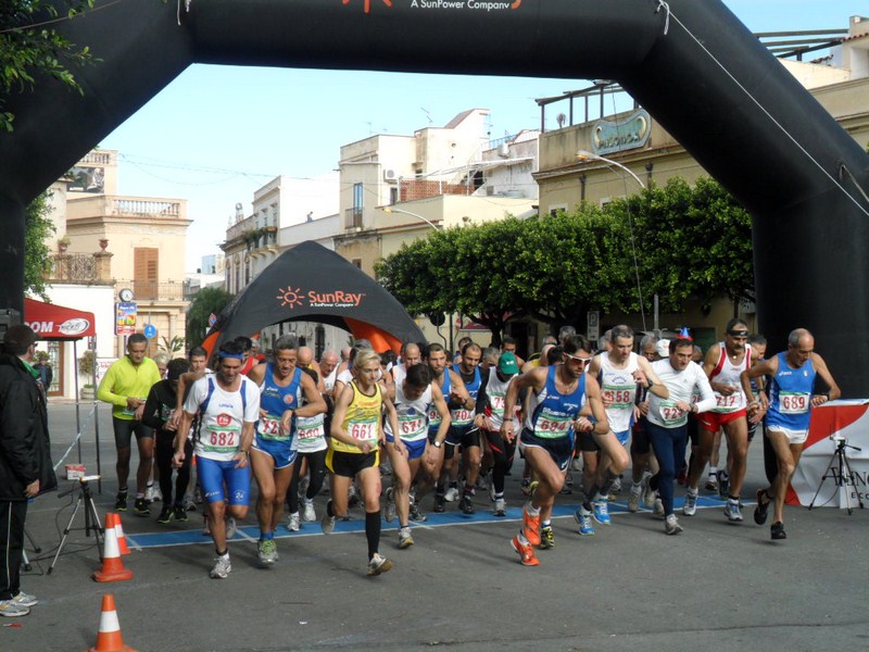 Corri_Tra_il_Verde_della_Sicilia - partenza corri tra il verde 2011 terrasini.jpg