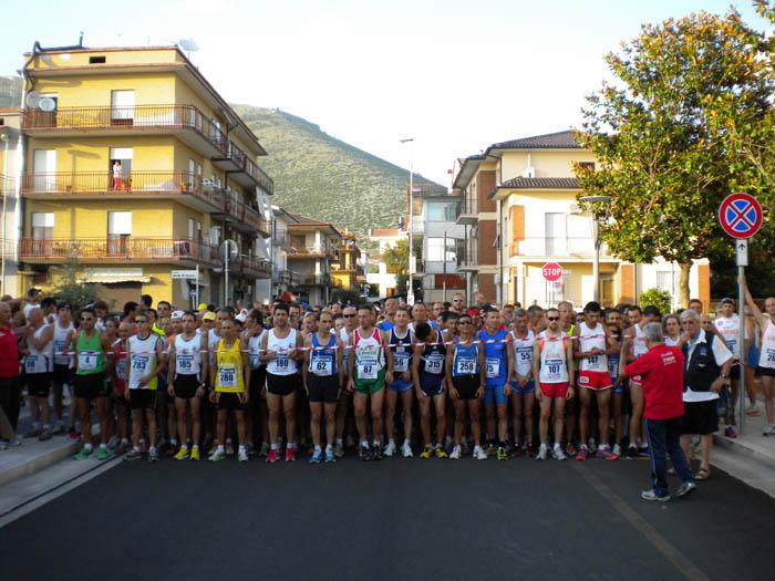 Corri_a_Fondi - Fondi 2010 partenza.jpg