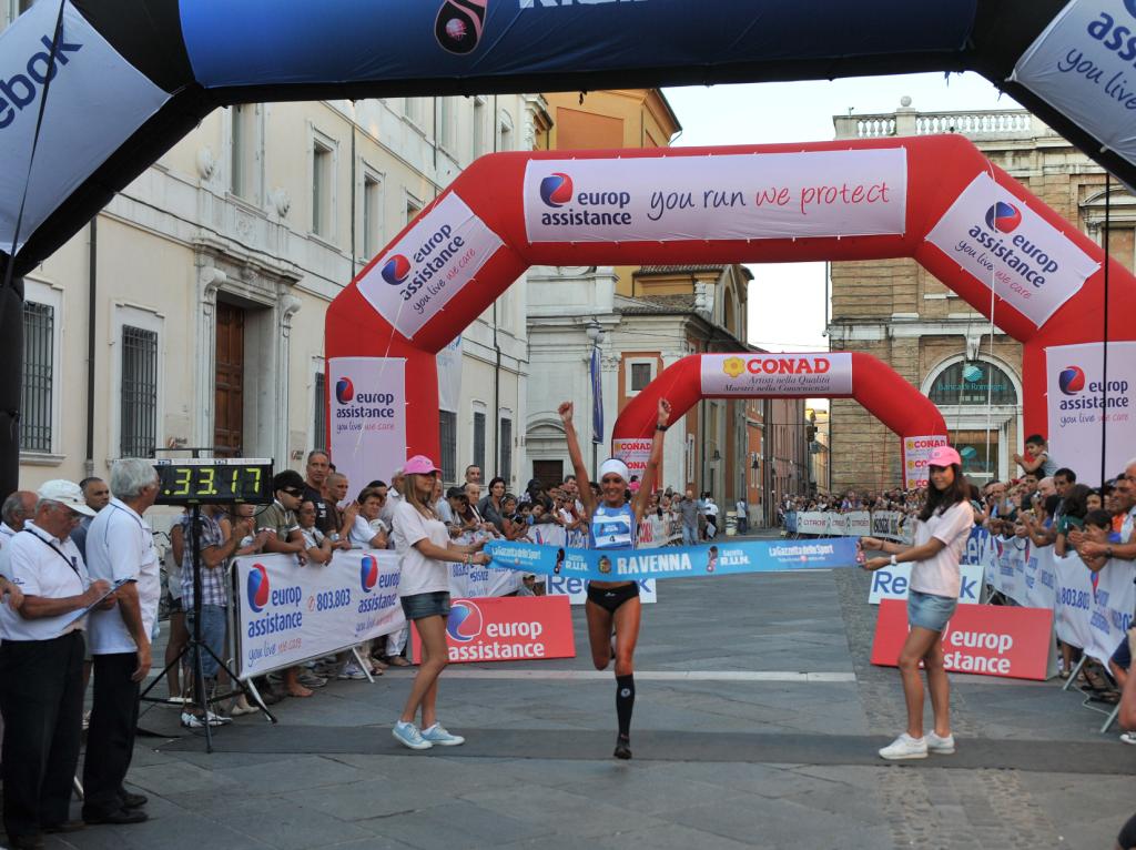 b/GAZZETTA_RUN - arrivo donna.JPG