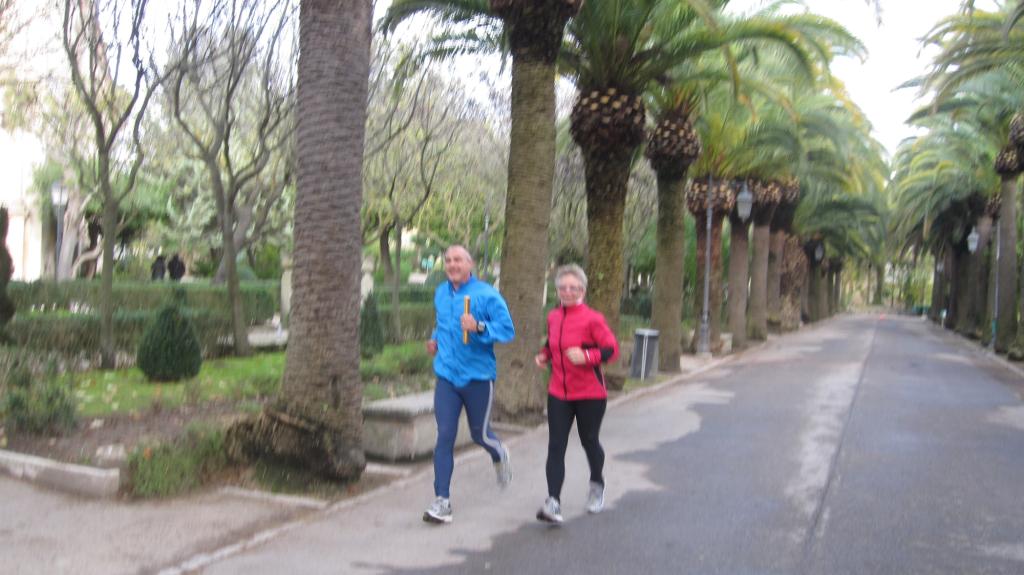 Giornata_Mondiale_del_Diabete_con_100_Km_del_Passeggiatore - Inge con uno degli ultimi staffettisti.JPG