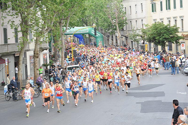 Maratonina_Internazionale_Citta_di_Prato - Partenza.jpg