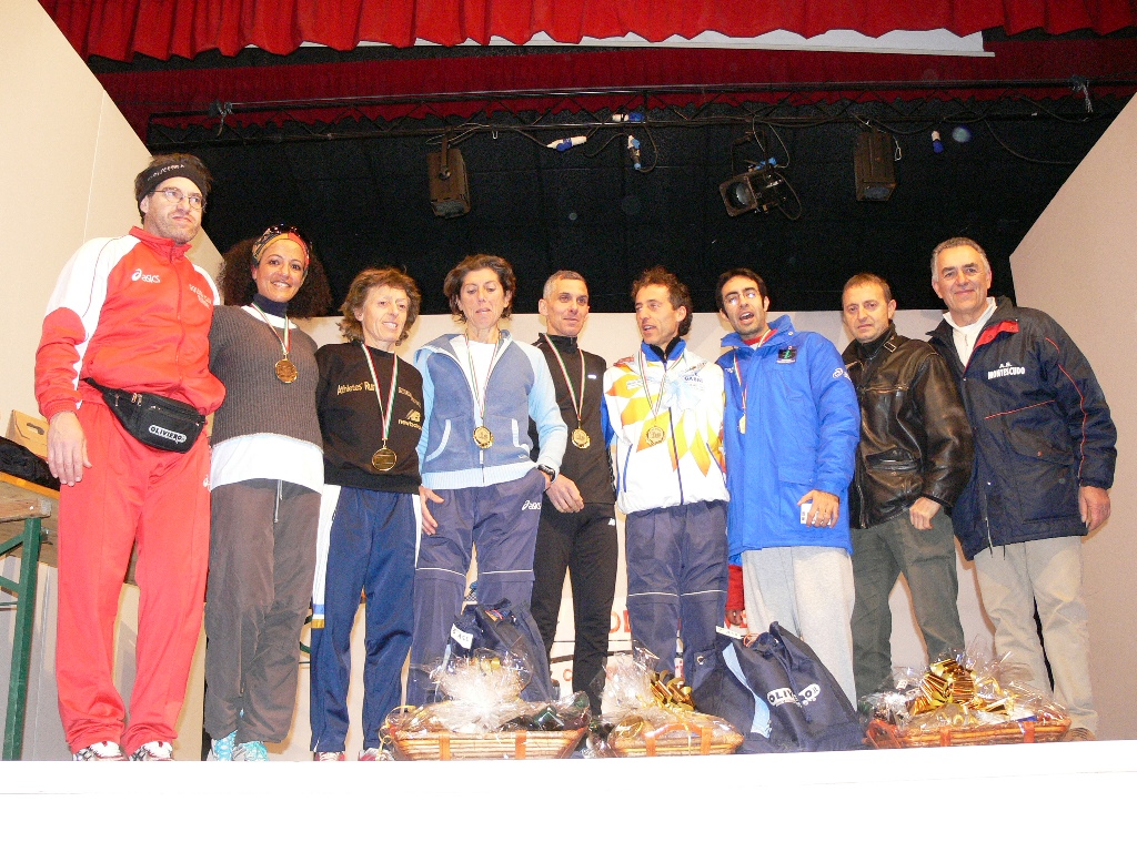 Maratonina_RiminiMontescudo - podio_assoluto_uomini_donne.JPG