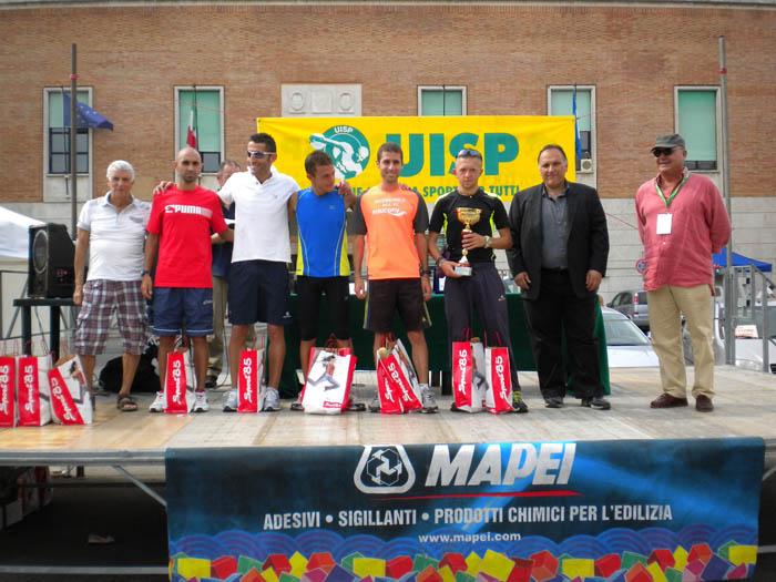 Mezza_Maratona_di_Sabaudia_2011 - Sabaudia Mezza 2011 podio maschile.jpg