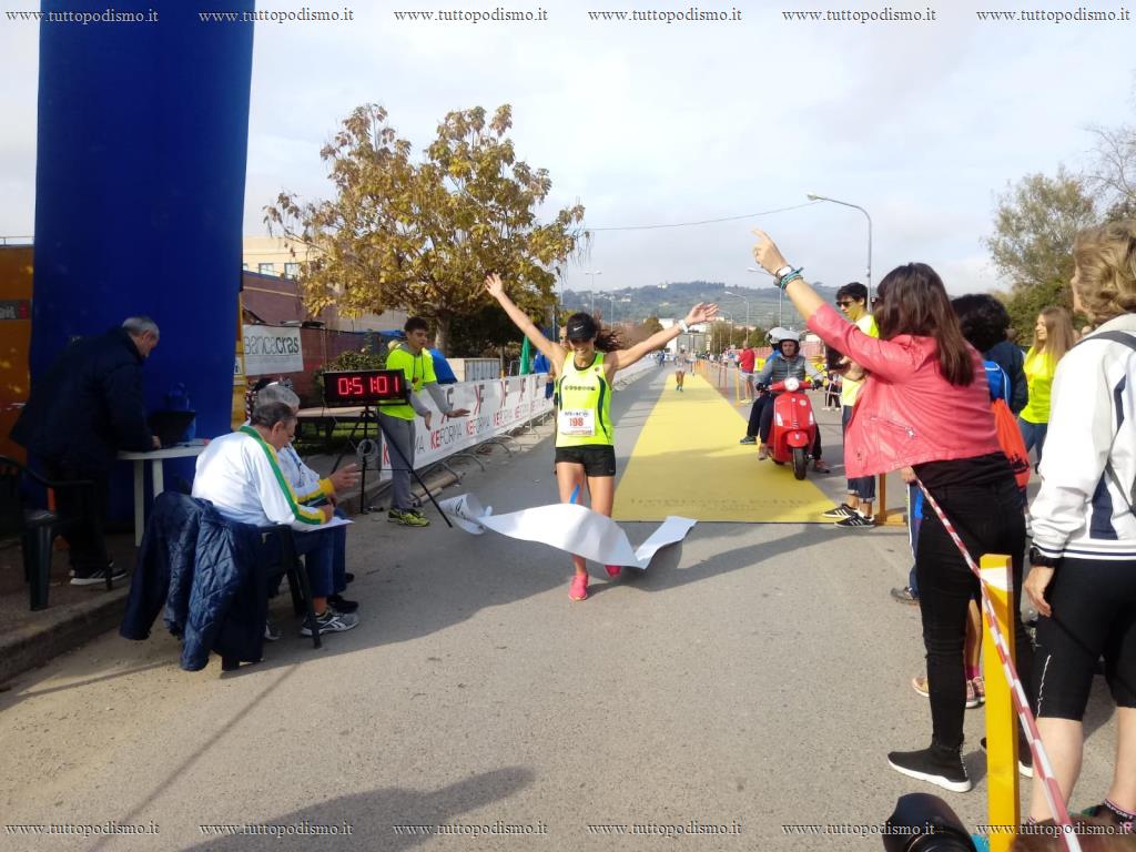 44a_Passeggiata_alla_Fiera - Zarrivo 1^ donna.jpg
