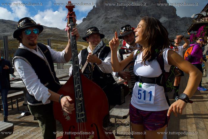DELICIOUS_TRAIL_DOLOMITI_2016 - Musica e canti del comelico in rifugio - BEN1371.jpg